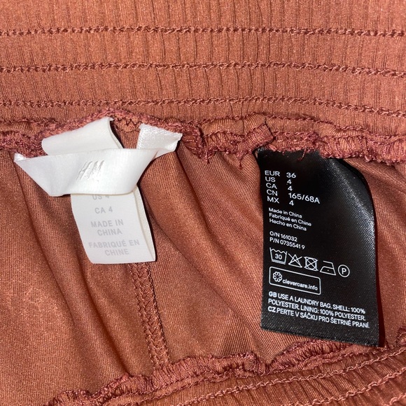 Brown Lace Two-Piece Set - Picture 4 of 5